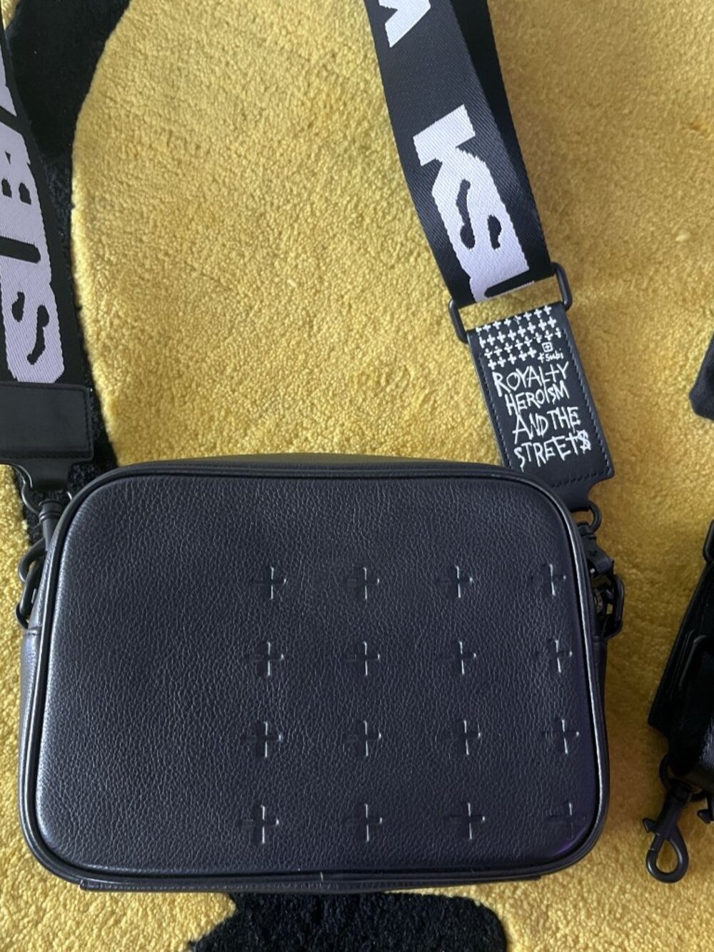 KSUBI Crossbody Camera Bag in Black - Picture 5 of 6